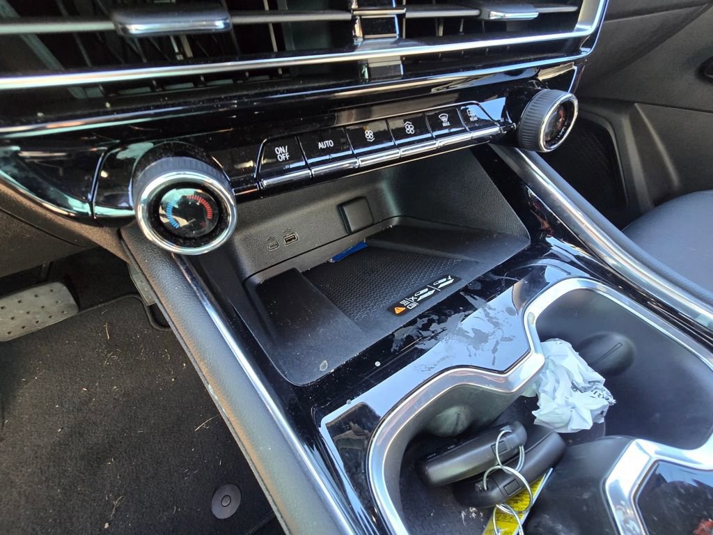 Used 2024 Chevrolet Traverse Z71 w/ LPO, Floor Liner Package image 16