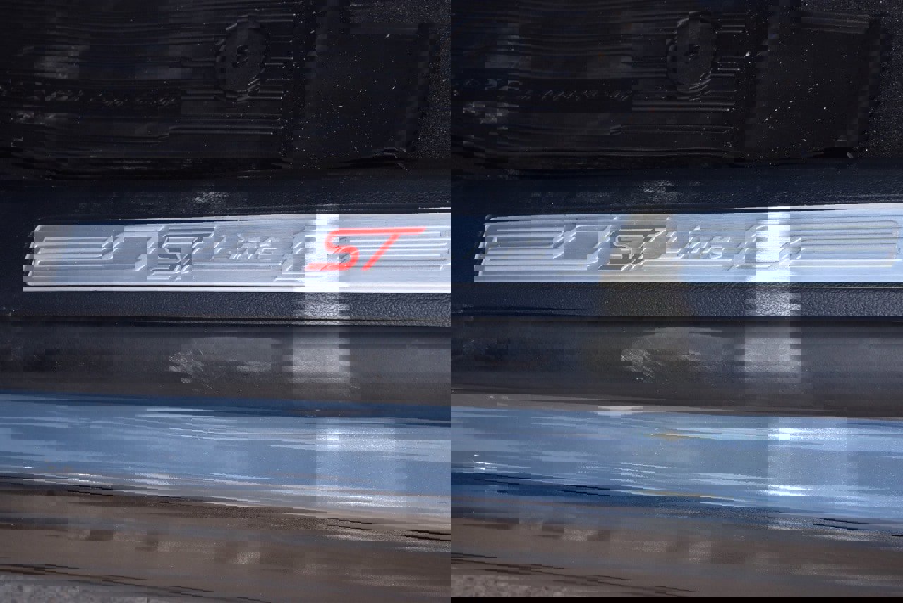 Certified 2025 Ford Explorer ST-Line w/ Premium Package image 38