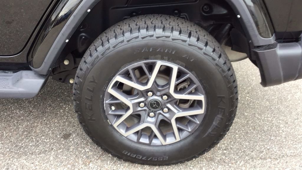 Used 2024 Jeep Wrangler Sahara w/ Safety Group image 12