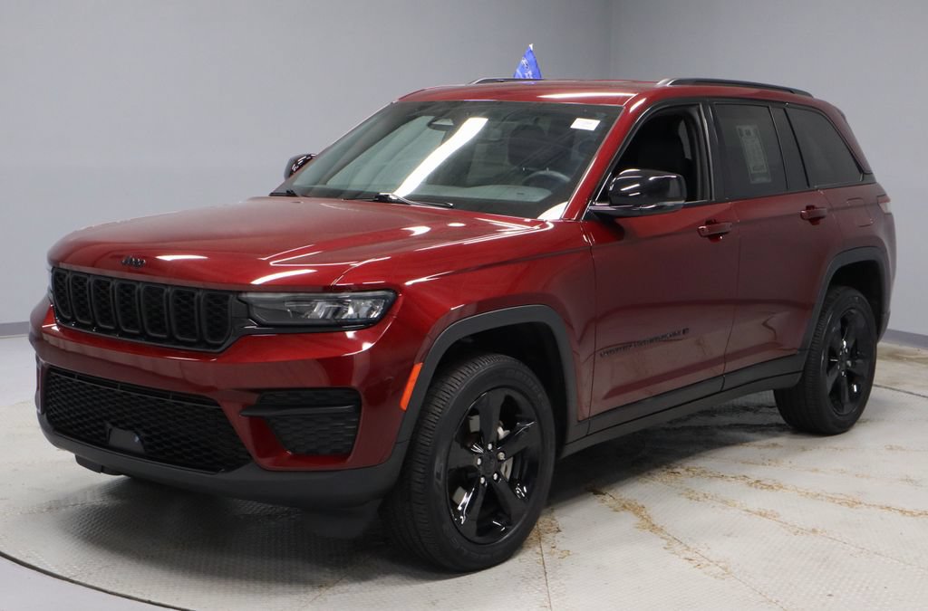 Used 2023 Jeep Grand Cherokee Altitude AWD/4WD image 8
