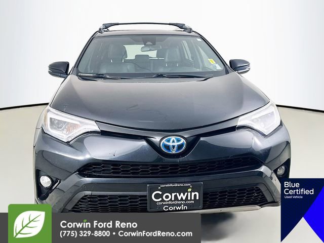 Used 2018 Toyota RAV4 SE image 2