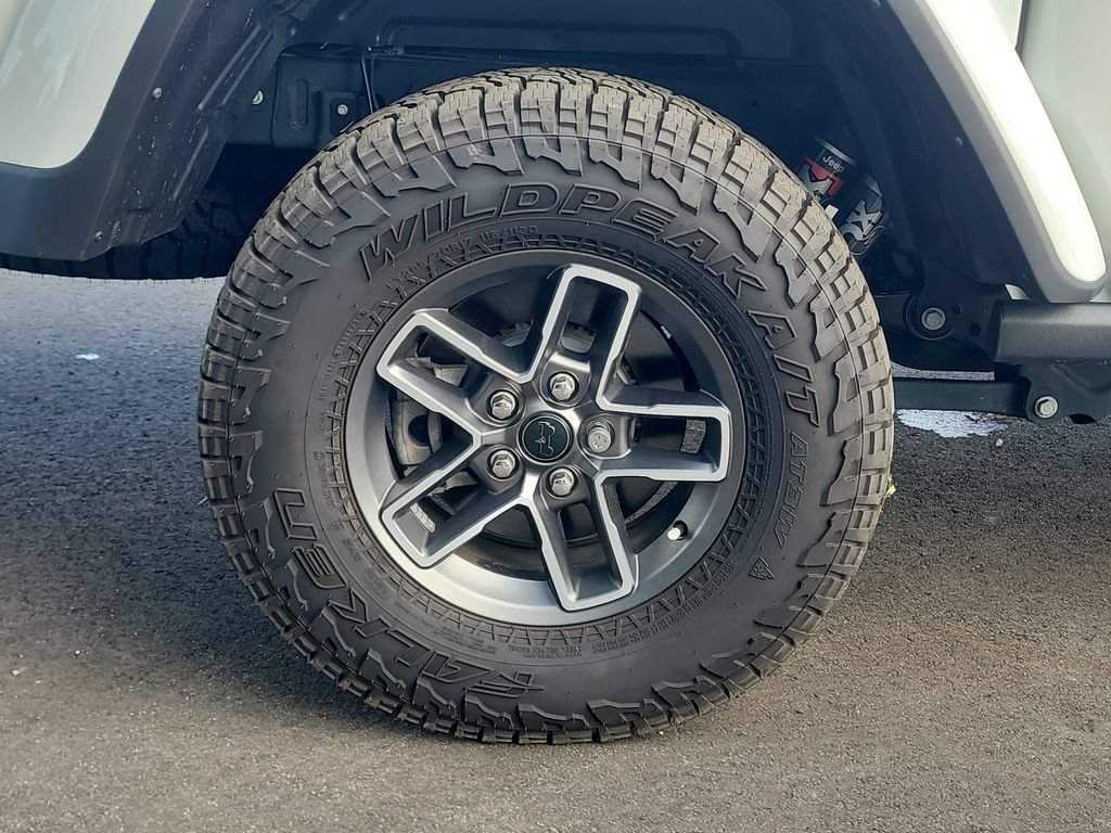 Used 2025 Jeep Gladiator Mojave AWD/4WD image 5