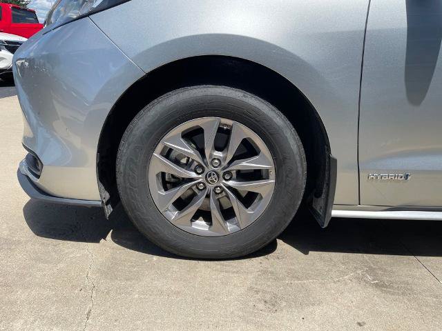 Used 2021 Toyota Sienna LE FWD image 16