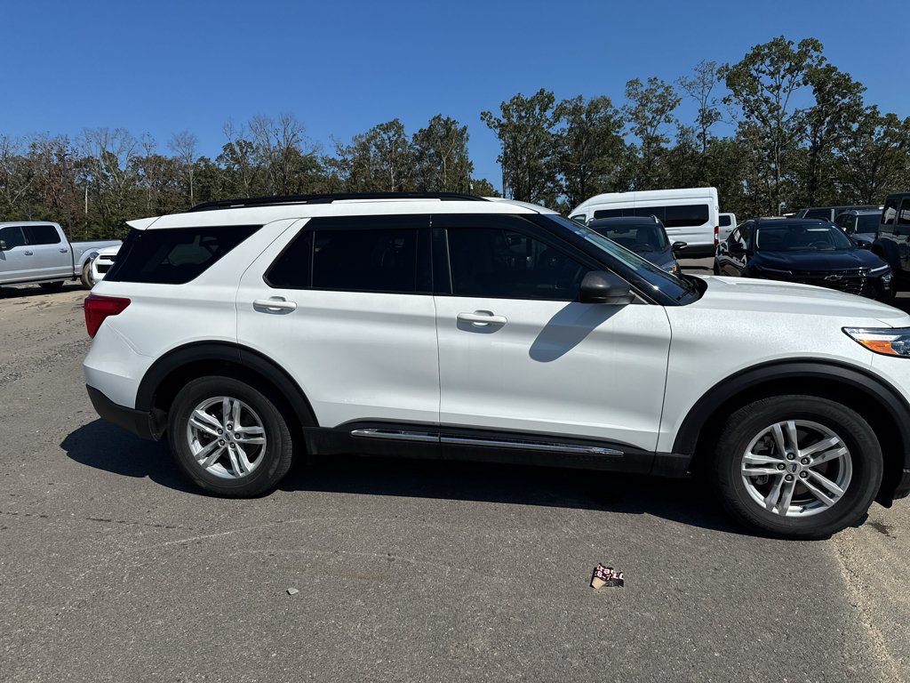 Certified 2024 Ford Explorer XLT RWD image 4