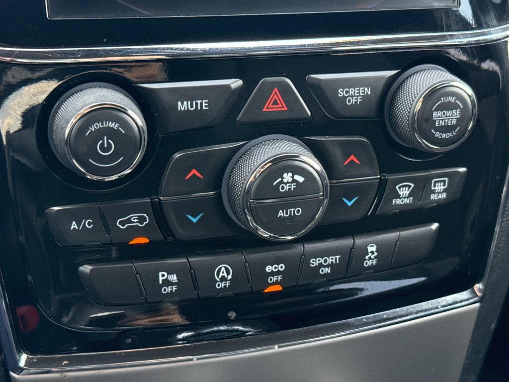 Used 2020 Jeep Grand Cherokee Altitude AWD/4WD image 21