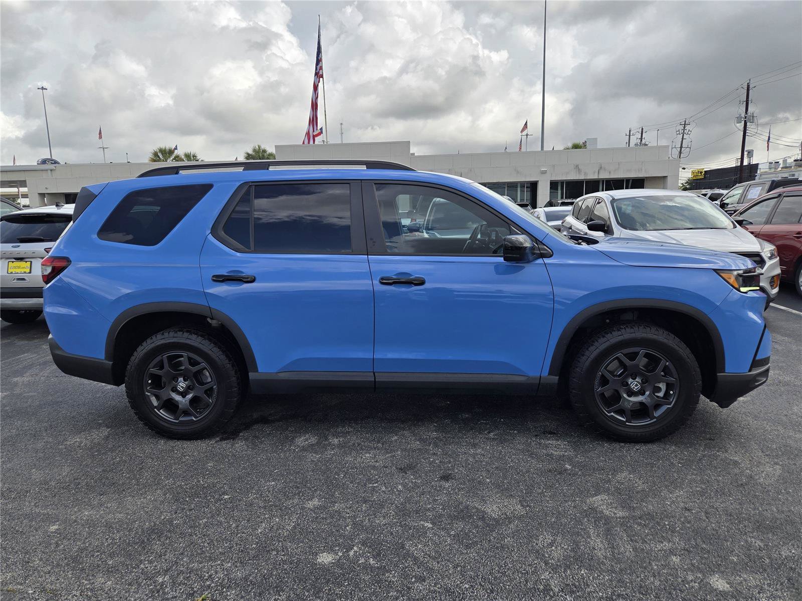 Used 2025 Honda Pilot TrailSport image 4