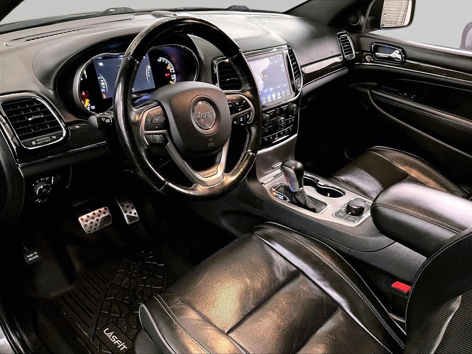 Used 2019 Jeep Grand Cherokee Overland AWD/4WD image 12