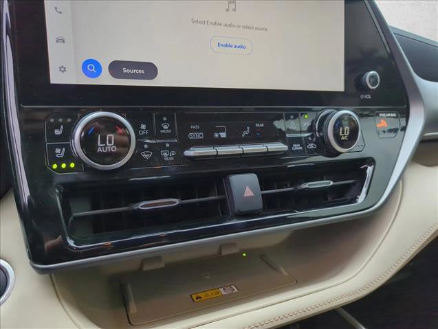 Used 2024 Toyota Highlander Limited image 12