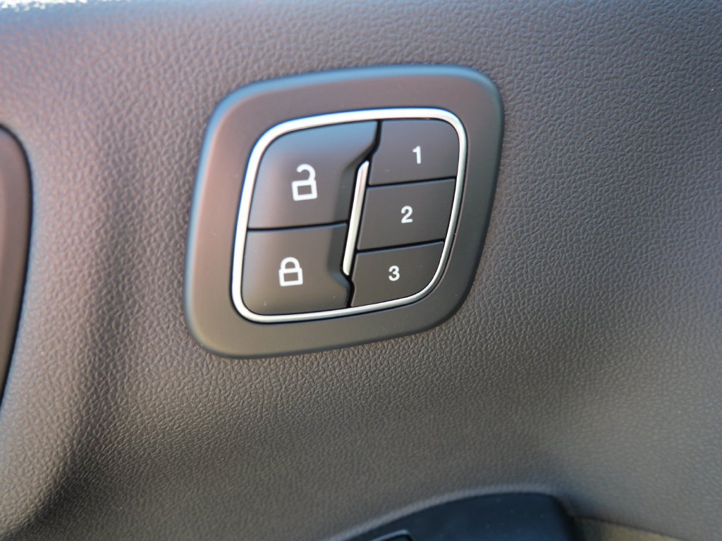 Certified 2025 Ford Escape Platinum AWD/4WD image 14
