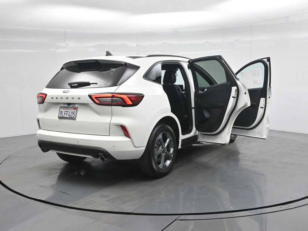 Certified 2023 Ford Escape ST-Line w/ Tech Pack #1 image 6