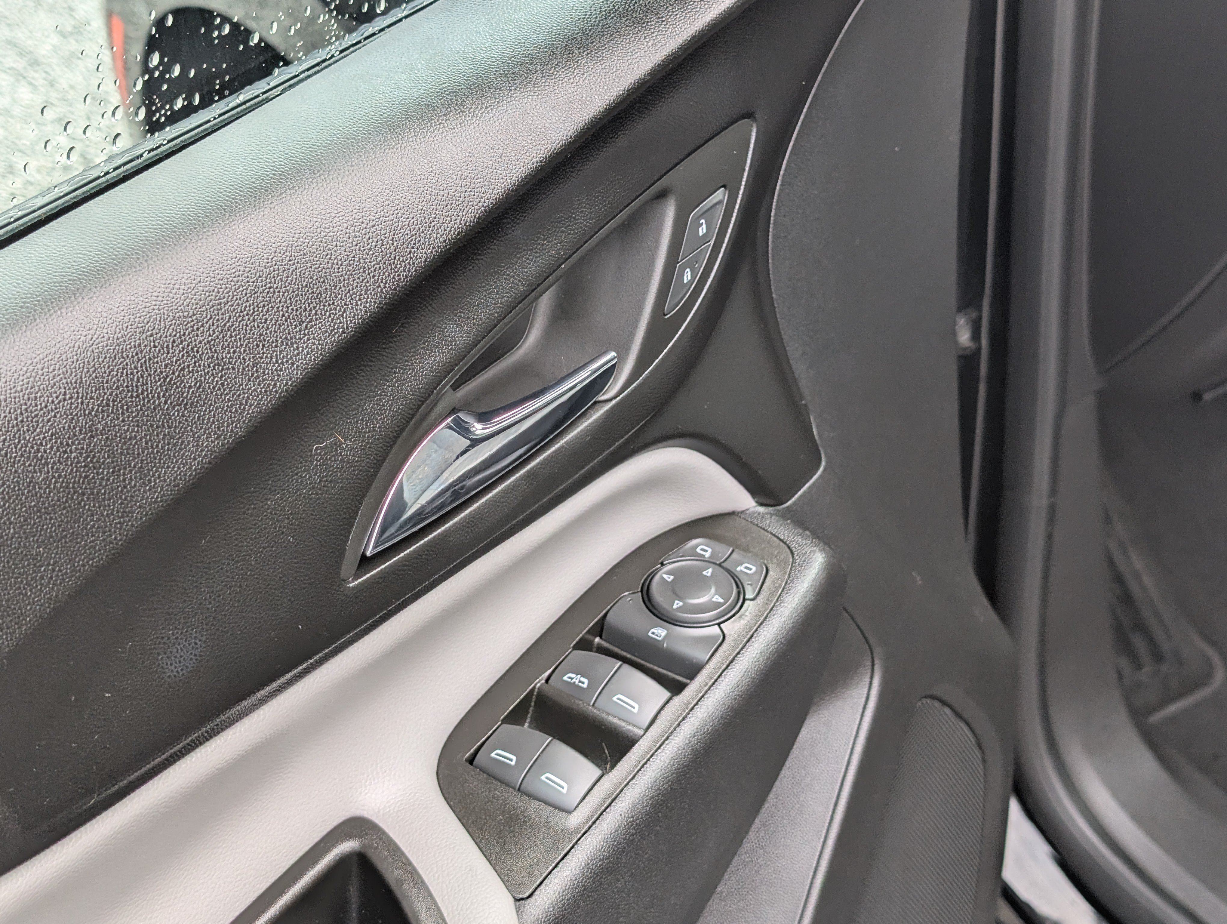 Used 2023 Chevrolet Equinox LS FWD image 18