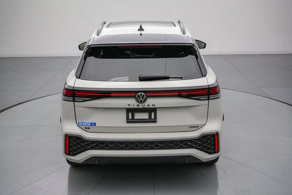 Used 2025 Volkswagen Tiguan SE R-Line AWD/4WD image 5