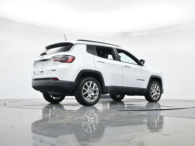Used 2023 Jeep Compass Latitude AWD/4WD image 29