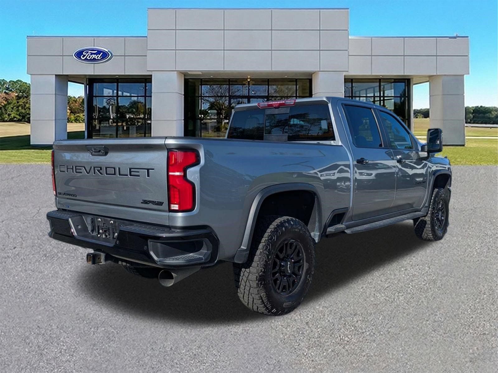 Used 2025 Chevrolet Silverado 2500 ZR2 w/ Technology Package AWD/4WD image 4