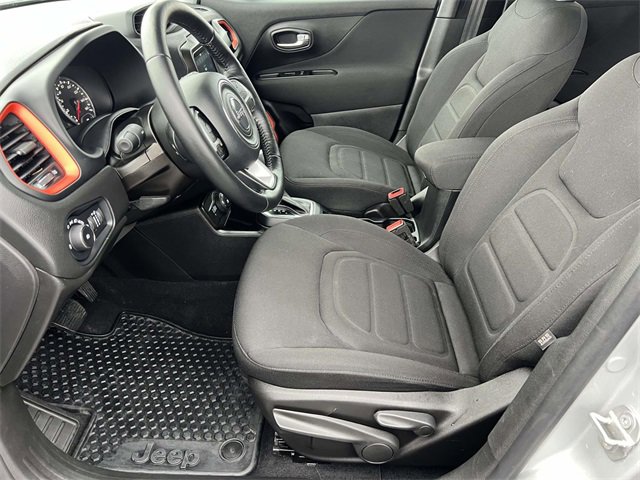 Used 2020 Jeep Renegade Latitude image 24