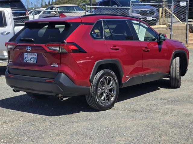 Used 2022 Toyota RAV4 XLE Premium image 4