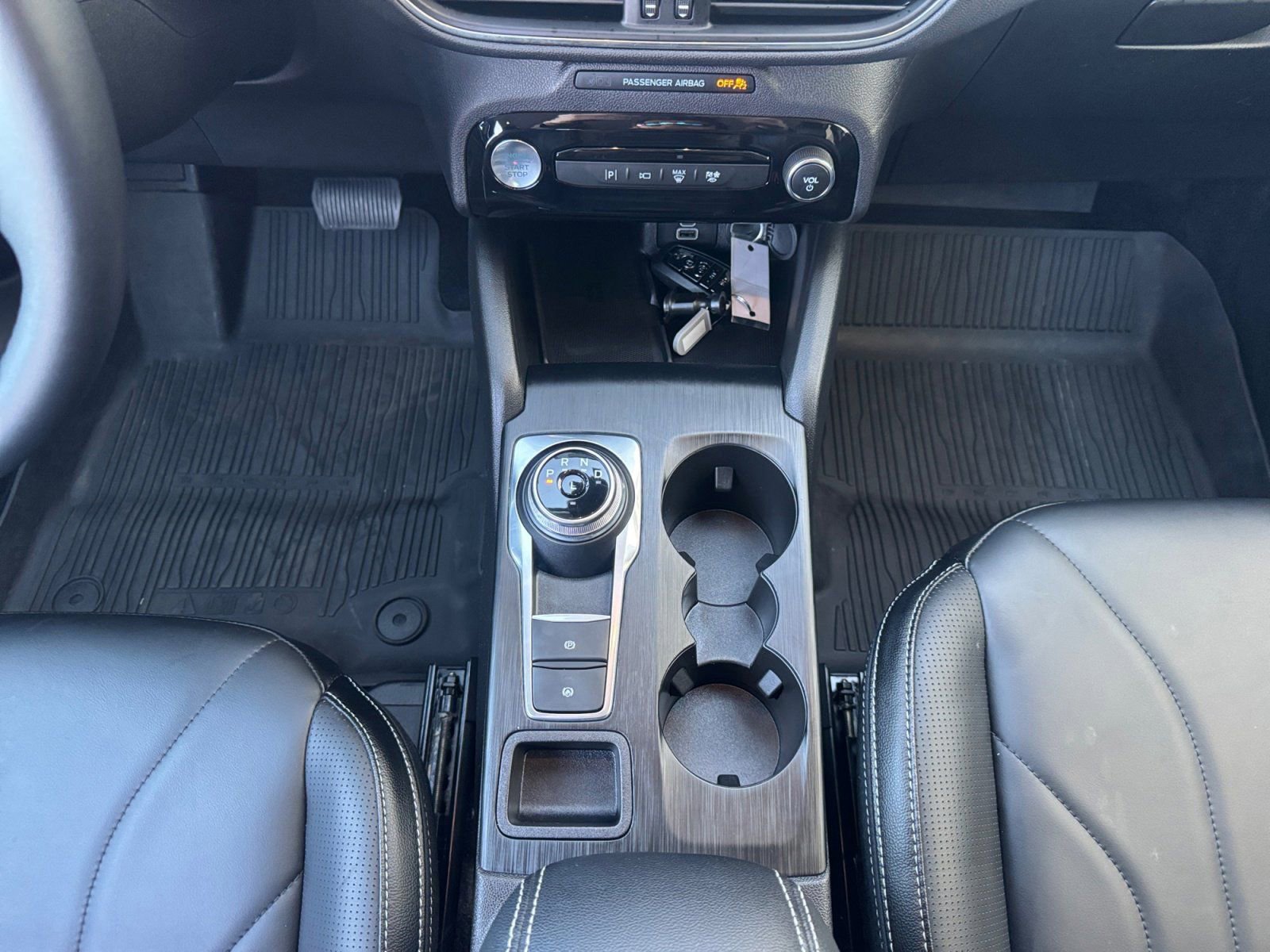 Certified 2025 Ford Escape Platinum w/ Premium Technology Package image 11