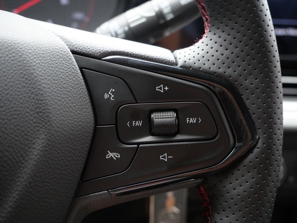 Used 2024 Chevrolet Trax RS w/ Driver Confidence Package FWD image 25