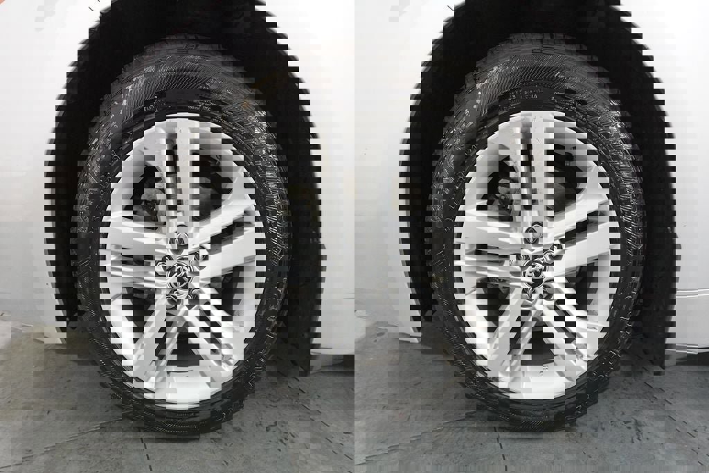 Used 2022 Toyota Corolla SE image 32