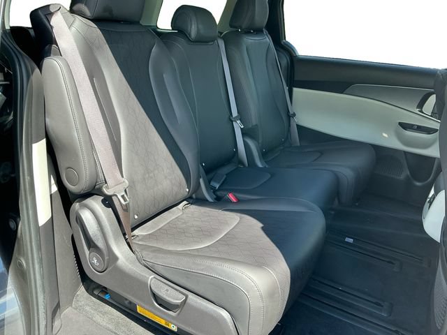 Used 2024 Kia Carnival LX FWD image 18