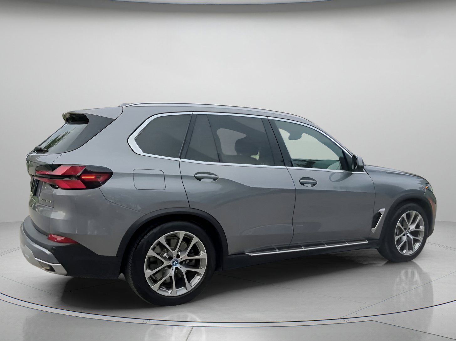 Used 2025 BMW X5 xDrive50e AWD/4WD image 29