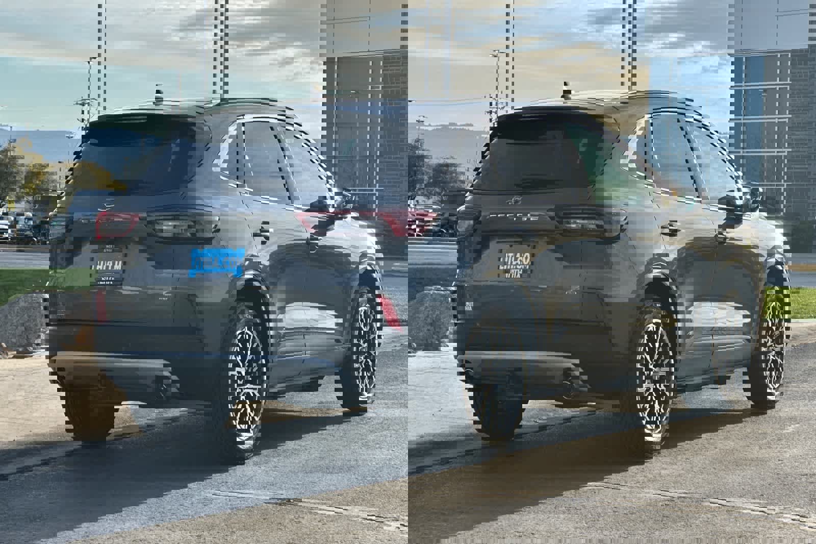 Certified 2025 Ford Escape SE w/ PHEV Premium Package image 5