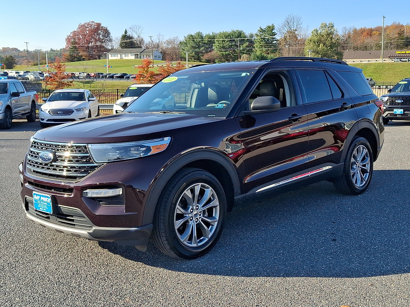 Certified 2022 Ford Explorer XLT w/ Equipment Group 202A AWD/4WD image 4