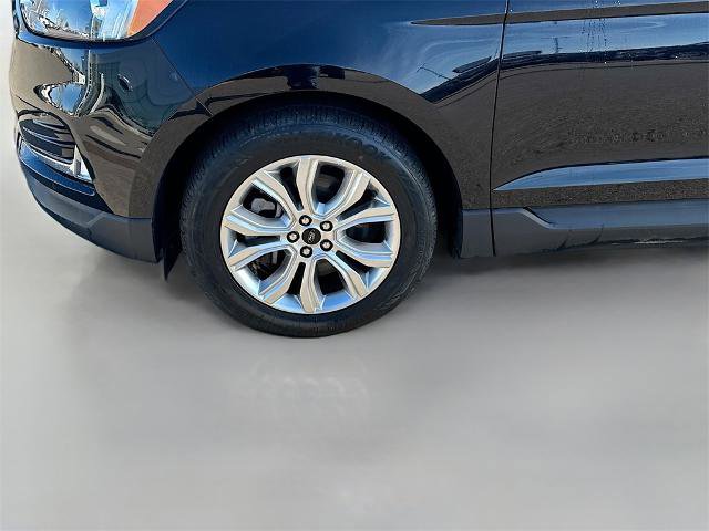 Certified 2024 Ford Edge Titanium image 3