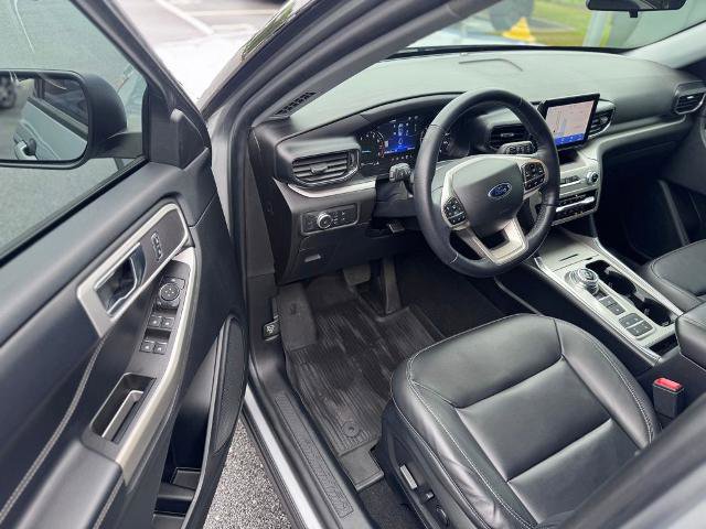 Certified 2022 Ford Explorer XLT w/ Equipment Group 202A RWD image 9