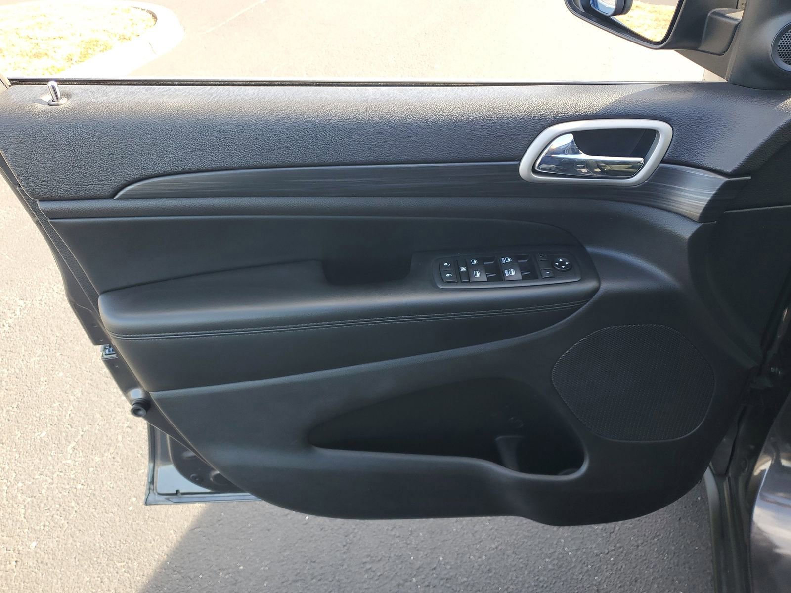 Used 2021 Jeep Grand Cherokee Laredo X image 15