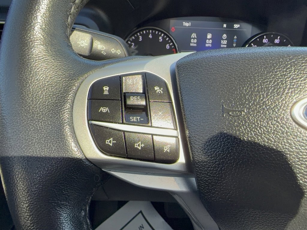 Certified 2022 Ford Explorer XLT w/ Equipment Group 202A image 27