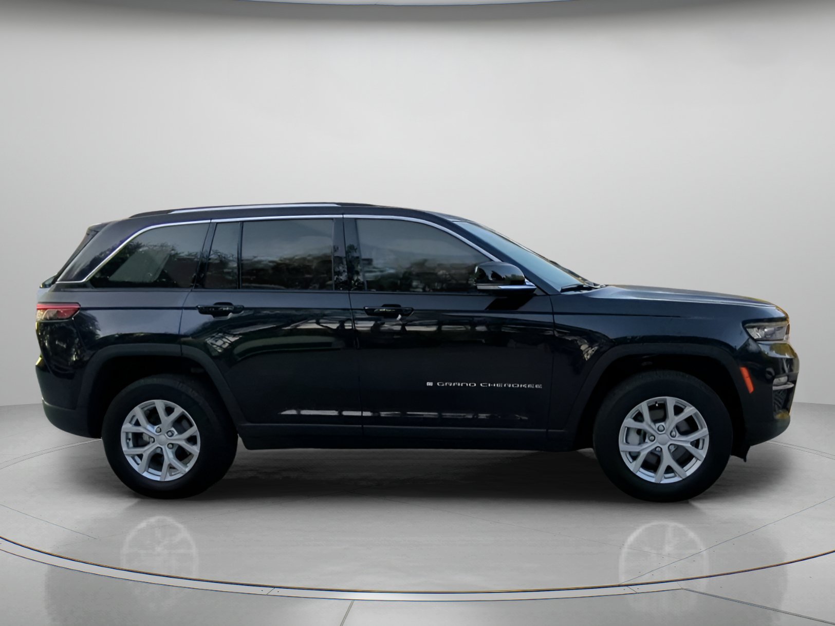Used 2023 Jeep Grand Cherokee Limited w/ Luxury Tech Group II AWD/4WD image 33