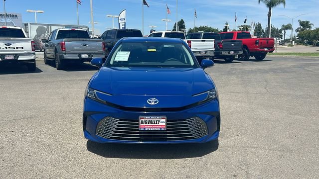 Used 2025 Toyota Camry XLE FWD image 9