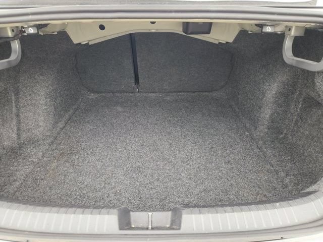 Used 2025 Volkswagen Jetta SE FWD image 32