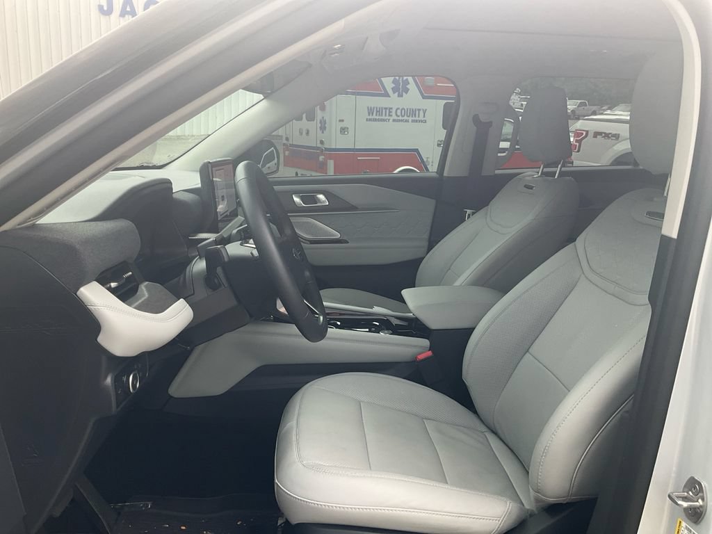 Certified 2025 Ford Explorer Platinum w/ Ultimate Package AWD/4WD image 16
