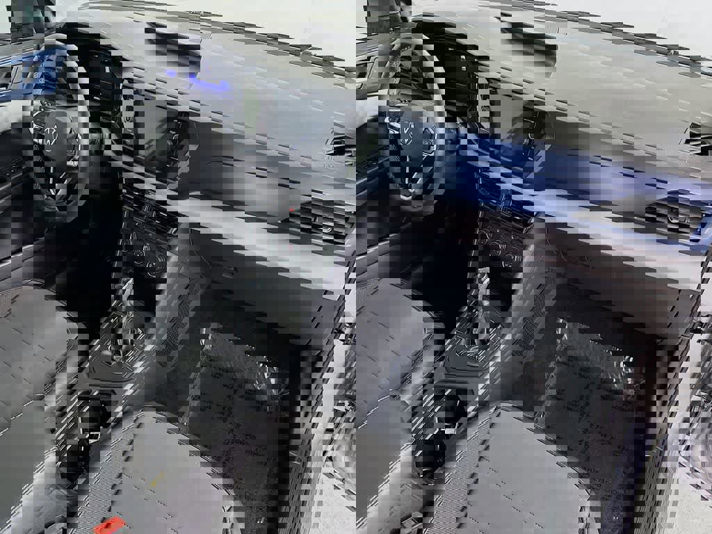 Used 2022 Volkswagen Taos SE w/ Panoramic Sunroof Package image 32