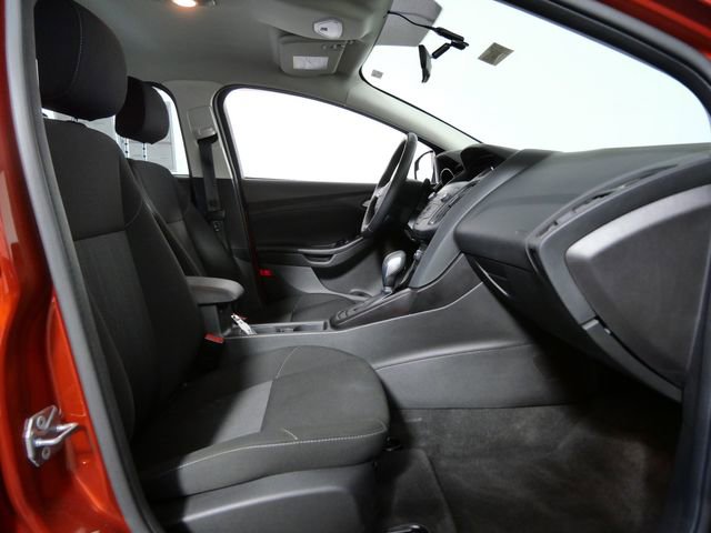 Certified 2018 Ford Focus SE w/ Cold Weather Package FWD image 10