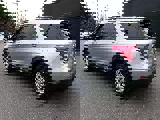 Certified 2023 Ford Explorer XLT w/ Class IV Trailer Tow Package image 3