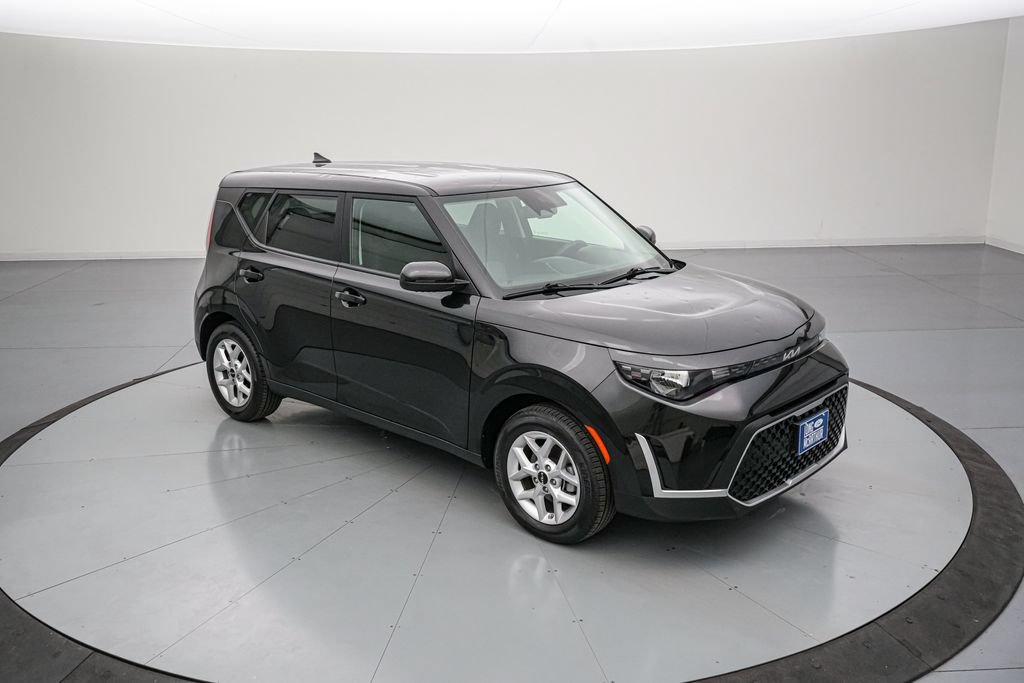 Used 2025 Kia Soul LX FWD video 3