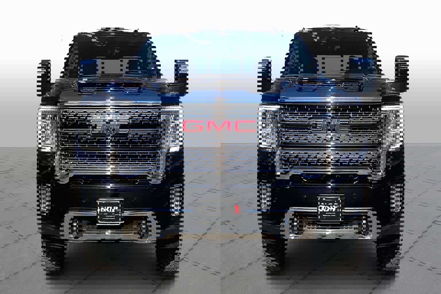 Used 2022 GMC Sierra 2500 Denali w/ Denali Black Diamond Edition image 3