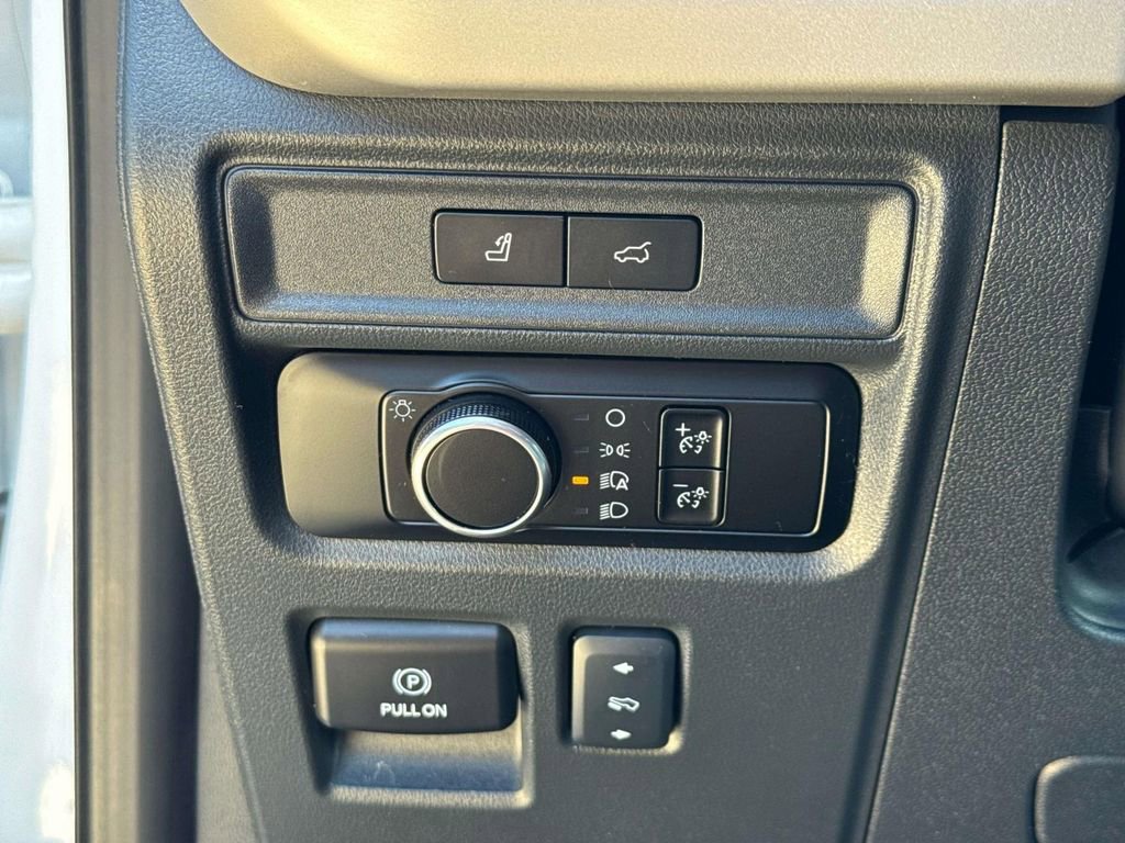 Certified 2024 Ford Expedition Max XLT image 24