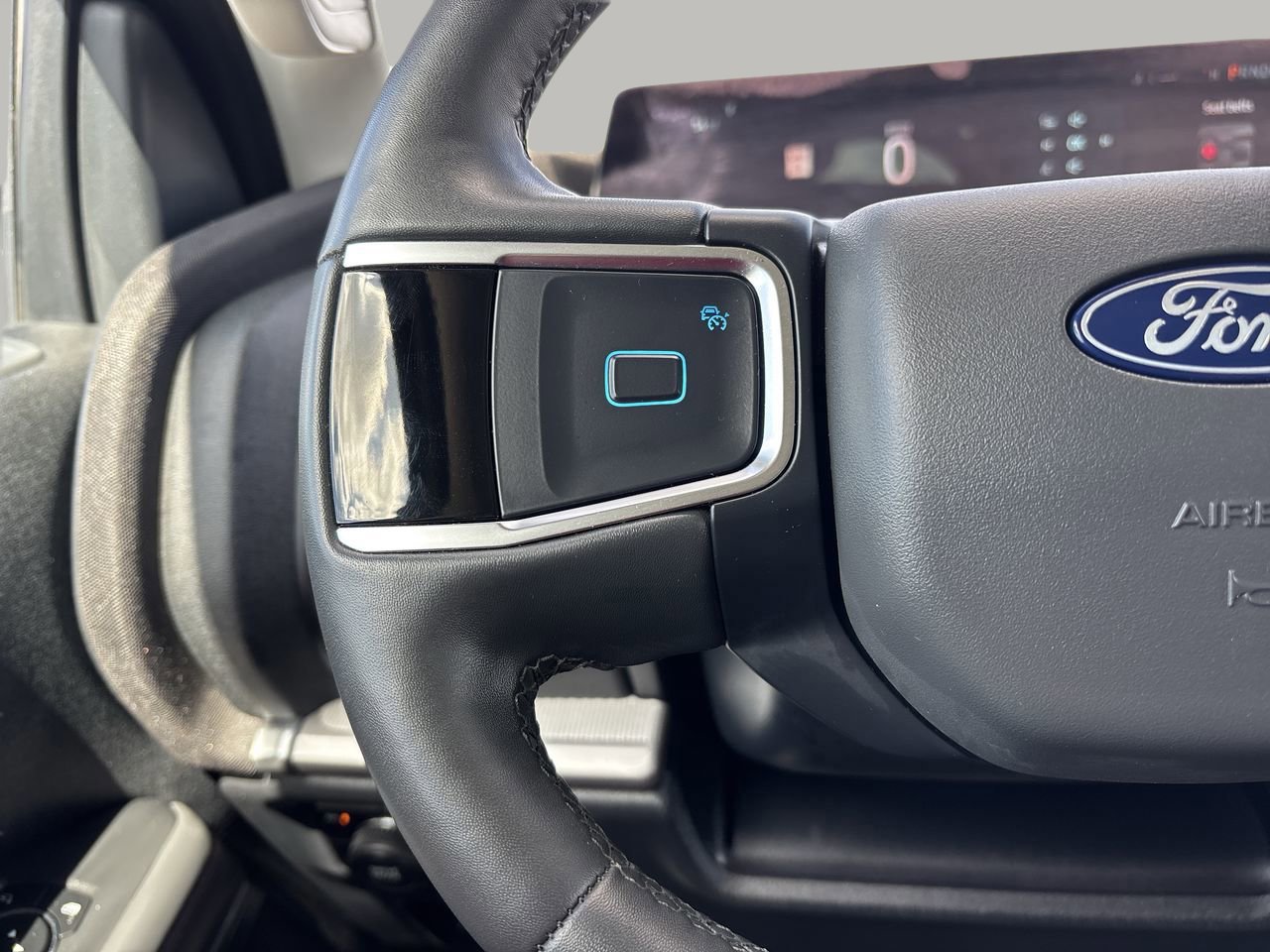 Certified 2025 Ford Expedition Active AWD/4WD image 35