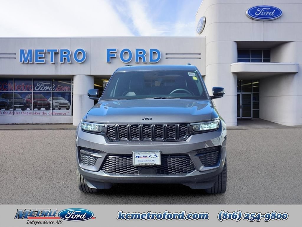 Used 2023 Jeep Grand Cherokee Altitude AWD/4WD image 8