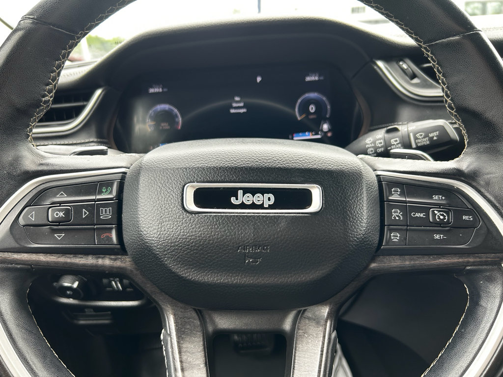 Used 2022 Jeep Grand Cherokee Limited AWD/4WD image 15