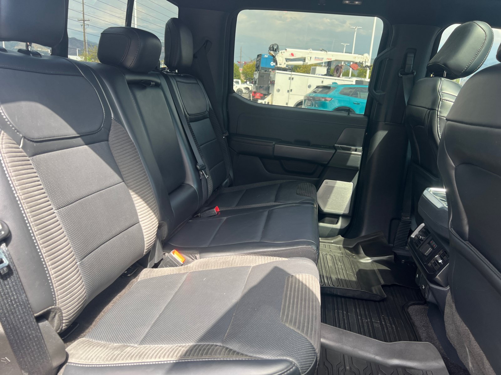 Certified 2022 Ford F150 Raptor w/ Raptor 37 Performance Package AWD/4WD image 32