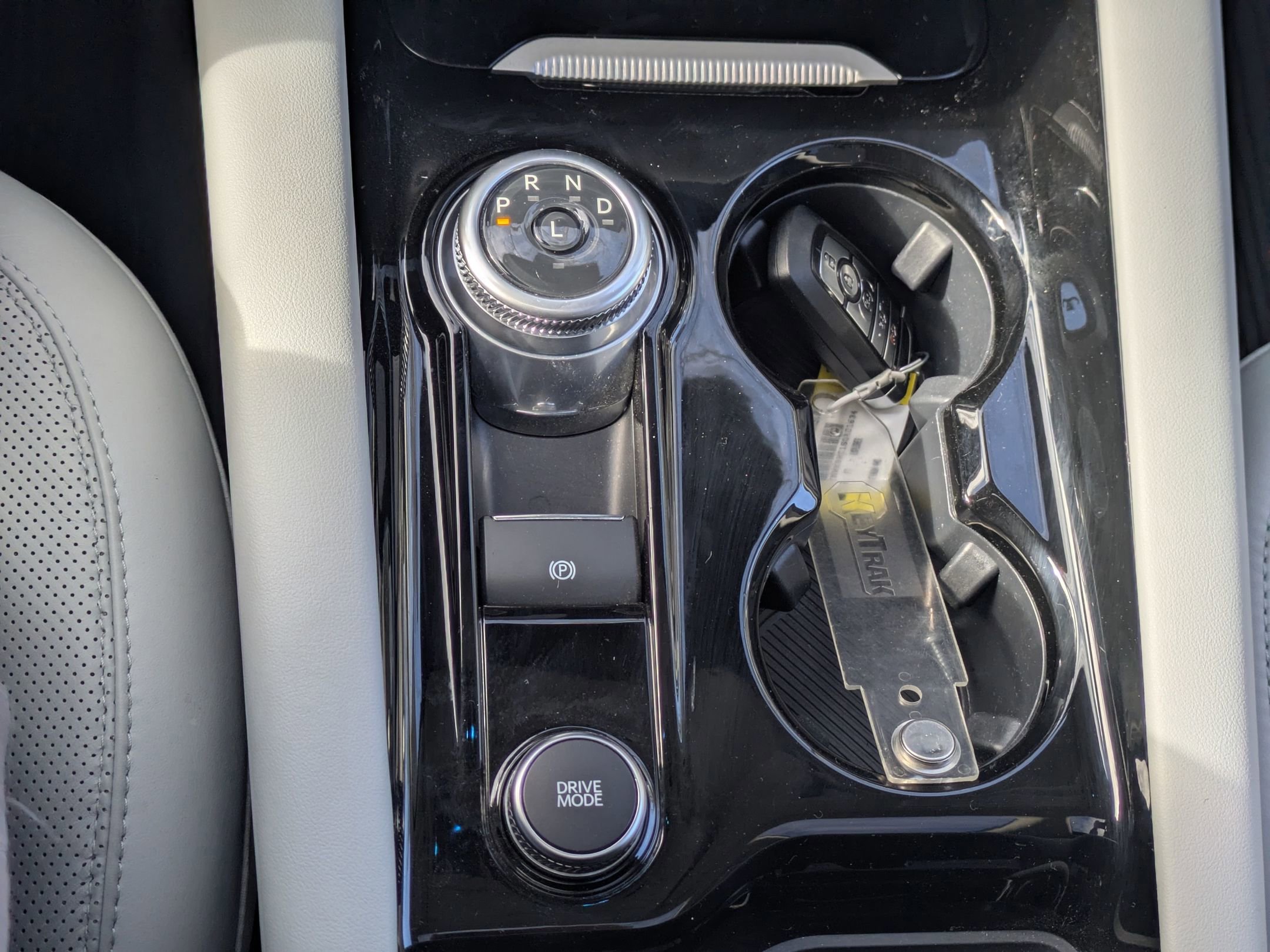 Certified 2025 Ford Explorer Platinum w/ Ultimate Package image 24