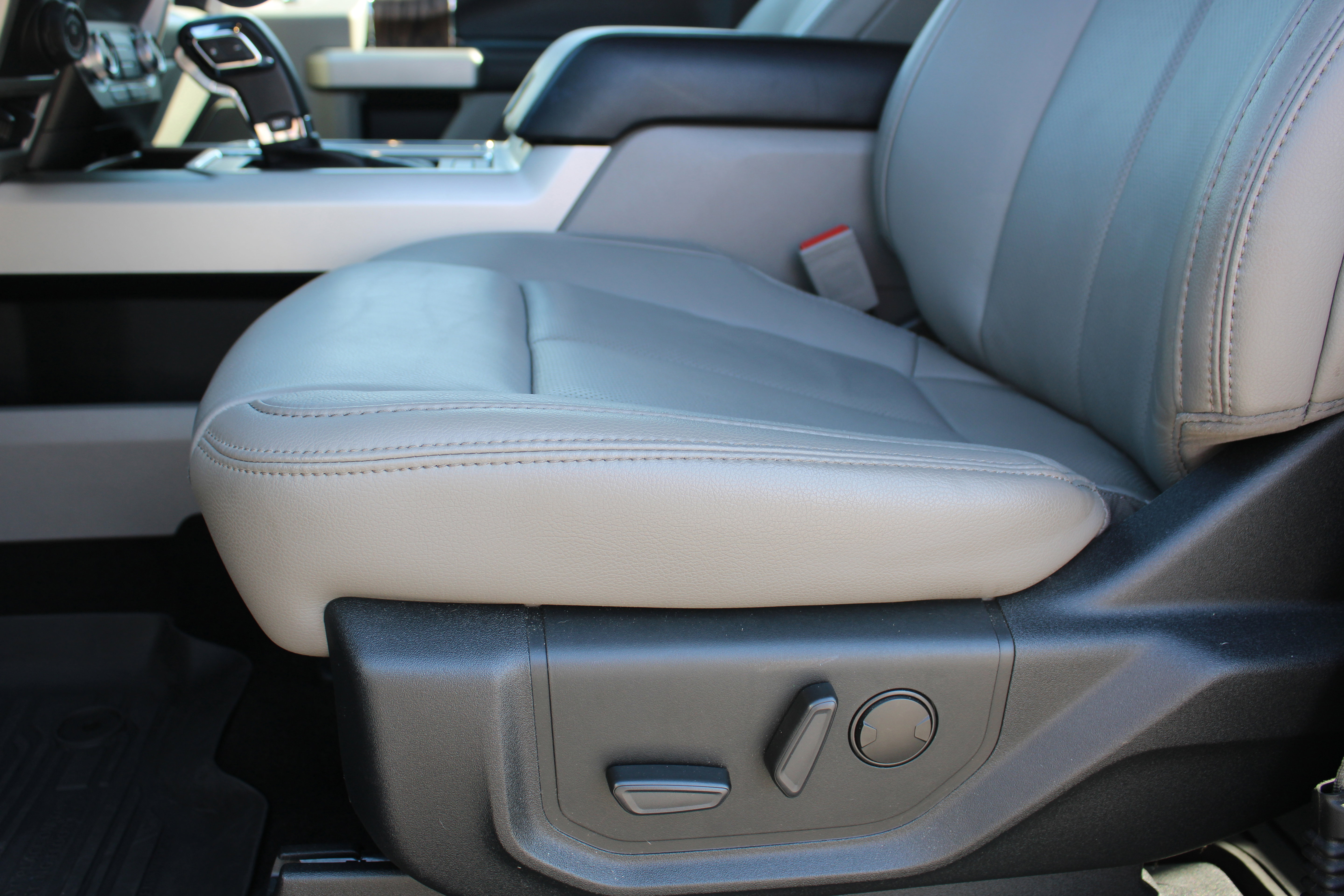 Certified 2020 Ford F150 Lariat w/ Equipment Group 502A Luxury image 17