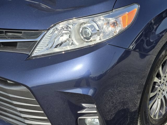 Used 2020 Toyota Sienna XLE w/ XLE Navigation Package FWD image 8