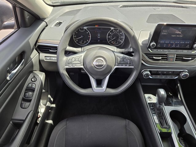 Used 2024 Nissan Altima 2.5 SV FWD image 12