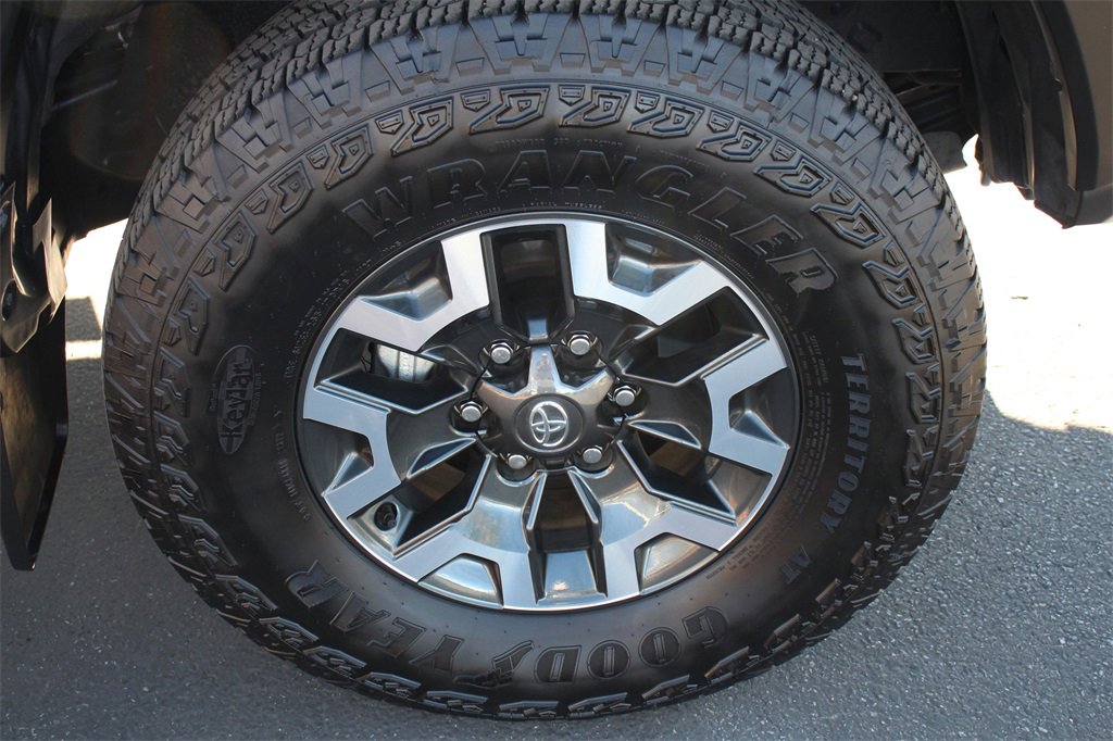 Used 2022 Toyota Tacoma TRD Off-Road image 14